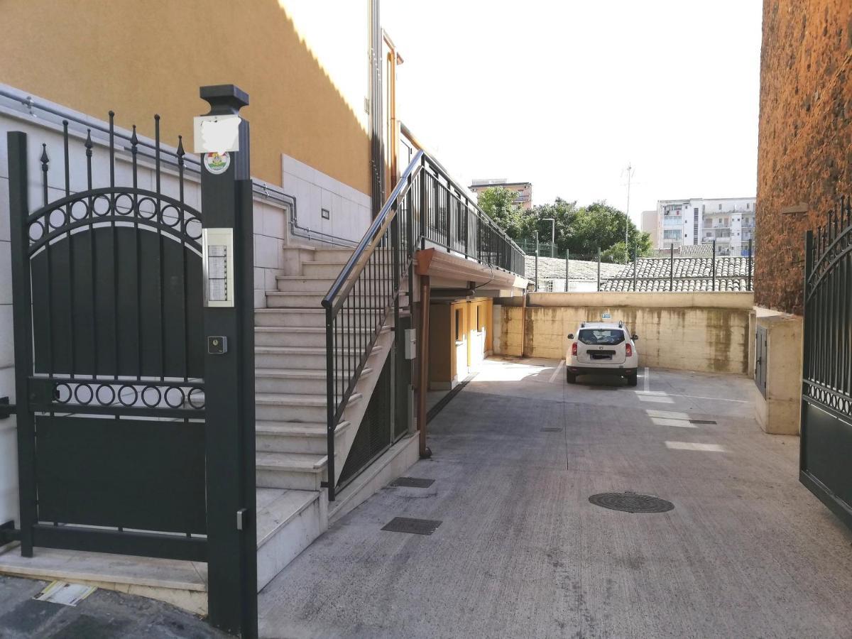 Friends & Family Apartment - Free Parking Car Катания Екстериор снимка