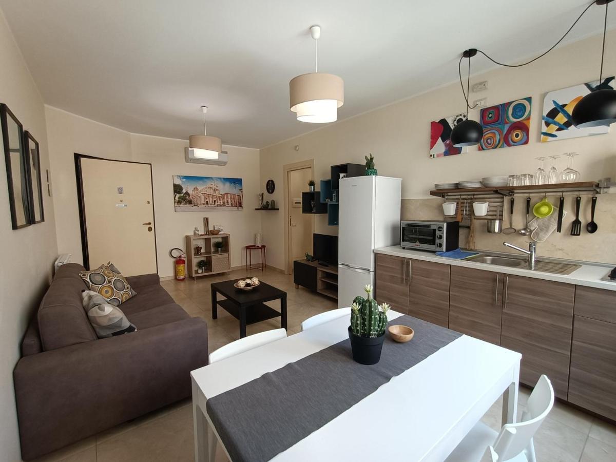 Friends & Family Apartment - Free Parking Car Катания Екстериор снимка
